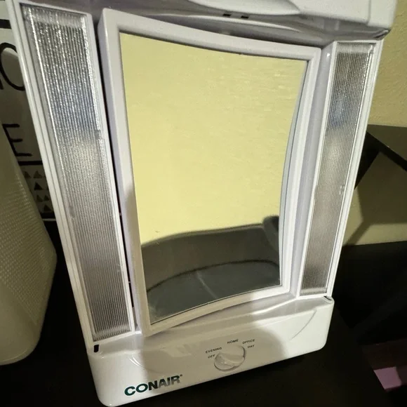 White Lighted Makeup Mirror - Picture 2 of 7